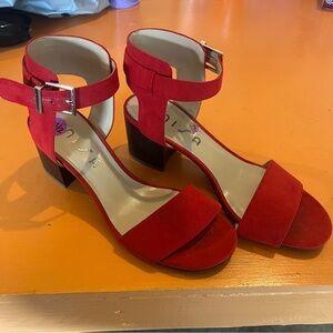 Women’s 8.5 Unisa Red Suede Ankle-Strap Block Heel Sandals